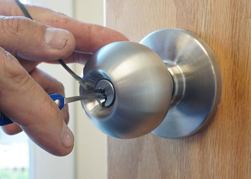 Locked Out in New Haven? Here’s What to Do Before Calling a Locksmith